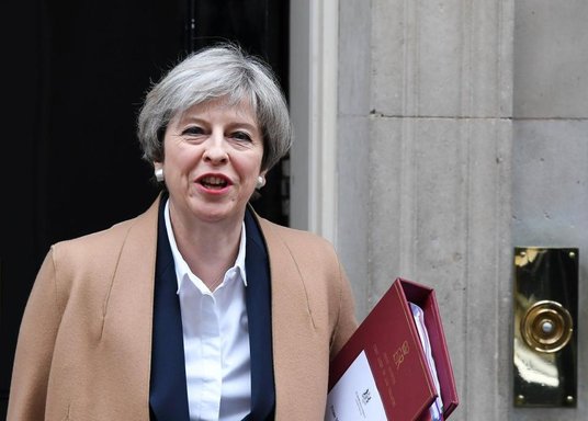 Brytyjska premier Theresa May poinformowała w środę Izbę Gmin, że rząd rozpoczął procedurę wychodzen