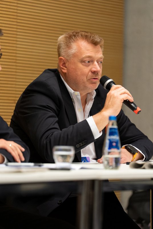 Michał Popiołek, dyrektor zarządzający ds. bankowości globalnej i inwestycyjnej w mBanku, przypomnia