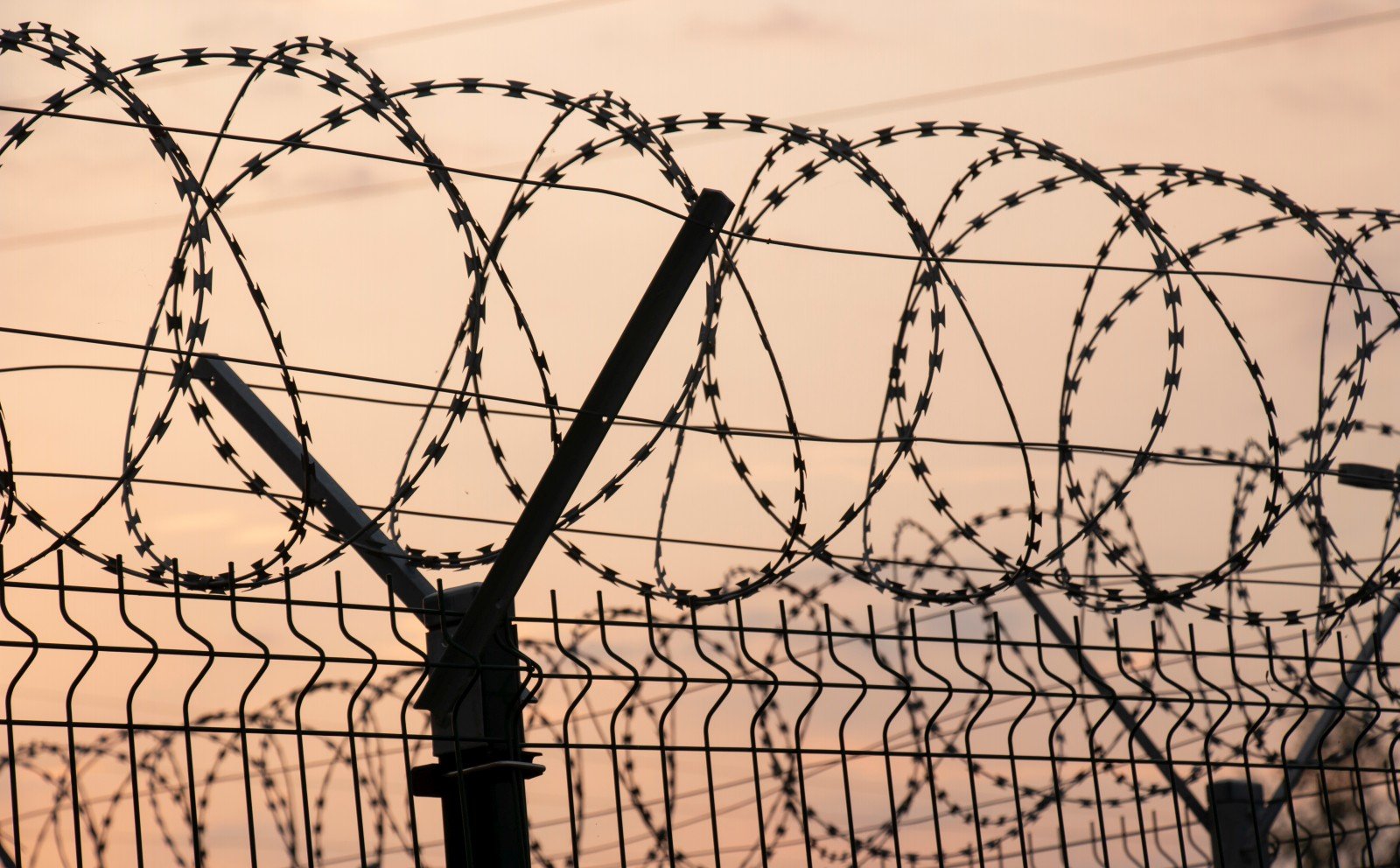 Rosną mury na granicach UE z Rosją. Łotwa właśnie zakończyła budowę