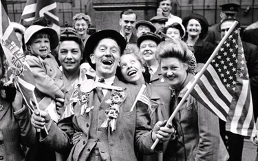 Radość mieszkańców Londynu na wiadomość o kapitulacji Niemiec. 9 maja 1945 r.