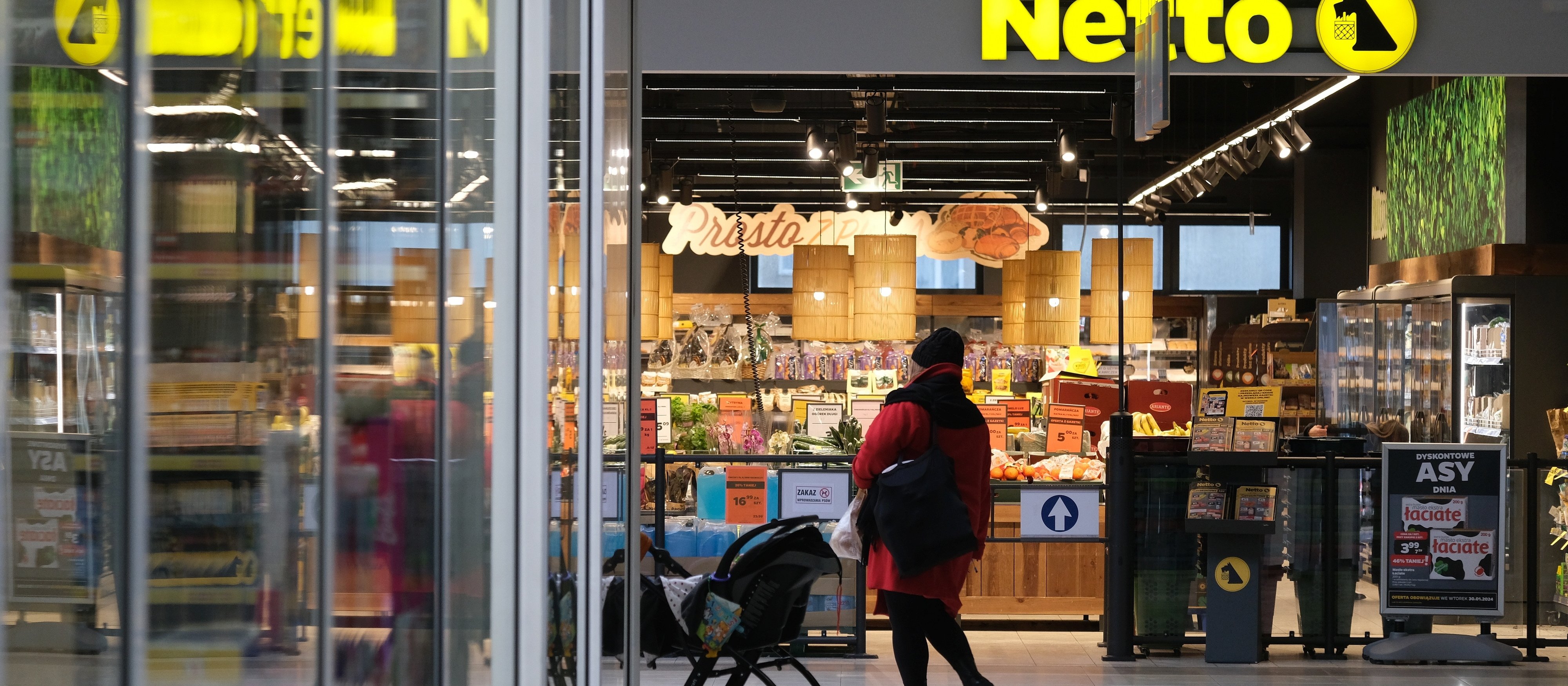 Sprzedaż detaliczna podkręcona przez jednorazowe czynniki