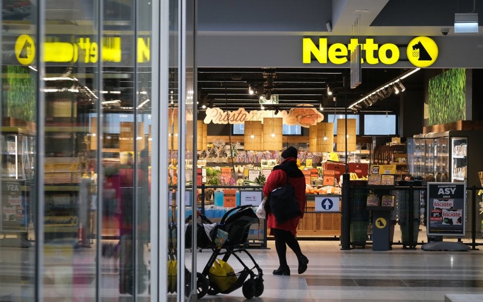 Sprzedaż detaliczna podkręcona przez jednorazowe czynniki