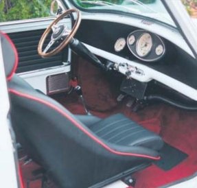 Za kierownicą można się poczuć jak w gokarcie: jazda jest szybka i blisko ziemi.