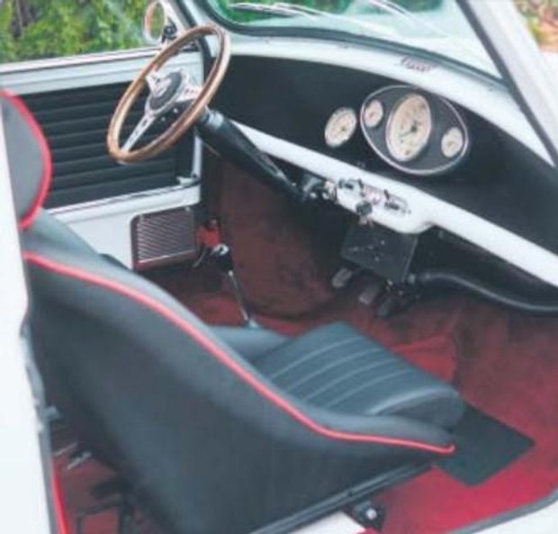 Za kierownicą można się poczuć jak w gokarcie: jazda jest szybka i blisko ziemi.