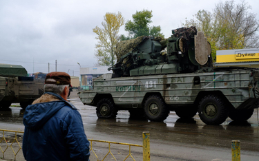 Uszkodzony rosyjski pojazd wojskowy w rejonie kupiańskim