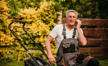 Bycie pod telefonem – jak wygląda na gruncie polskich przepisów?