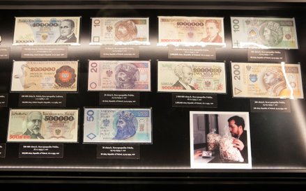 Banknoty z okresu inflacji z początku lat 90-tych XX wieku i ich odpowiednikami po przeprowadzeniu d