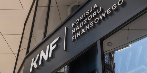 KNF przygląda się Dadelo