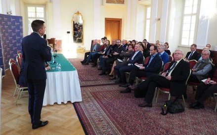 Konferencja odbyła się w ambasadzie polskiej w Pradze. Obecna była pani ambasador Grażyna Bernatowic