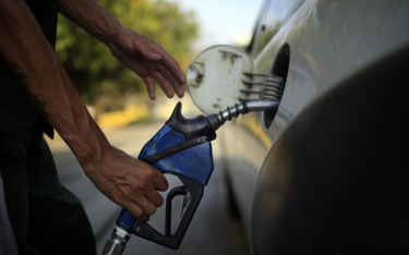 Niektórzy analitycy szacują, że za diesla i benzynę będziemy płacić tylko 4,85 zł za litr.