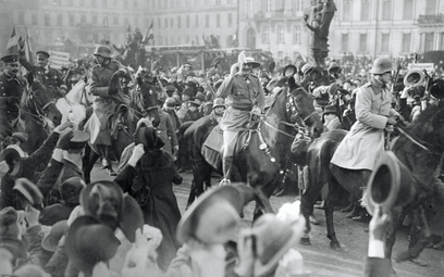 Oddziały niemieckie z radością witane przez mieszkańców Berlina. Na pierwszym planie: generał Paul v