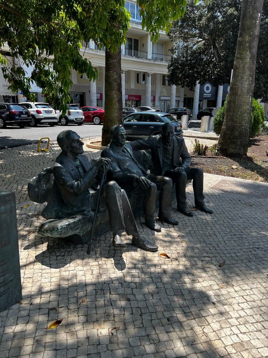 Jan Karski, Jerzy Lerski i Jan Nowak-Jeziorański – pomnik Três Emissários Polacos (Trzech Polskich E