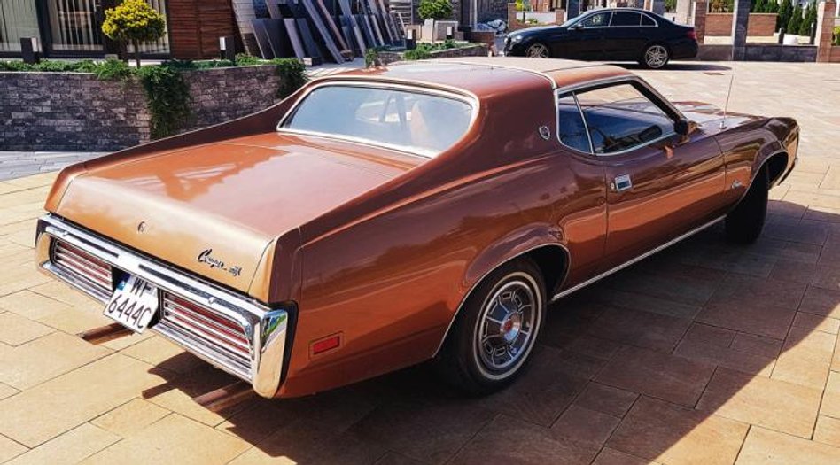 To wersja XR7, bardziej luksusowa i lepiej wyposażona. Właściciel wycenia ten wóz na 98 000 zł, ale 