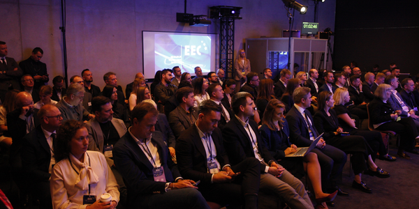 EEC: Więź z AI to „ślepa uliczka”. Ekspert ostrzega przed iluzją relacji z maszyną