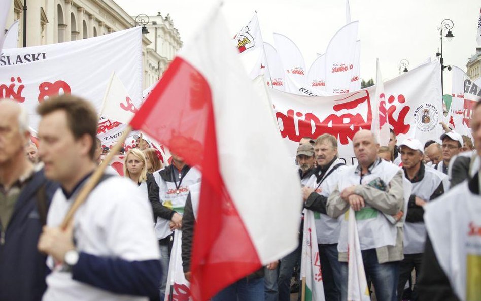 Przed wrześniowym protestem związków w stolicy (na zdjęciu) poparcie dla takich akcji było mniejsze 