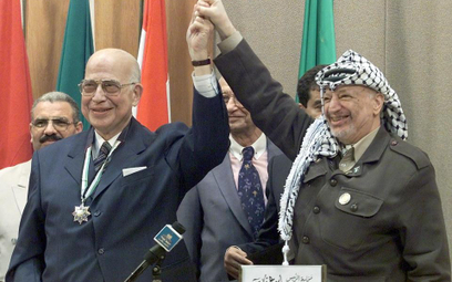 Jaser Arafat i Sekretarz Generalny Ligi Arabskiej Esmat Abdel Meguid. Zdjęcie z maja 2001 roku.