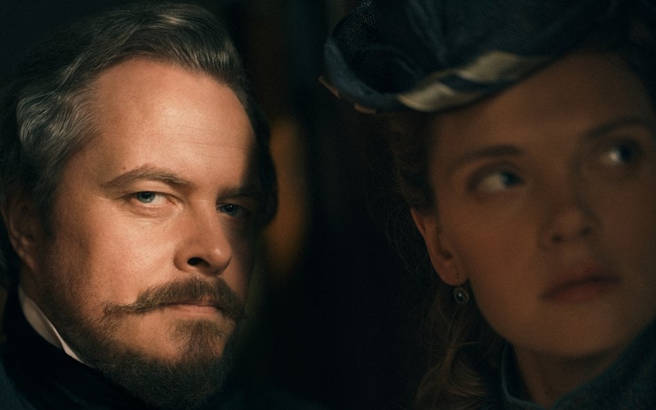 Tomasz Schuchardt jako Wokulski i Sandra Drzymalska jako Łęcka w serialu Netflixa
