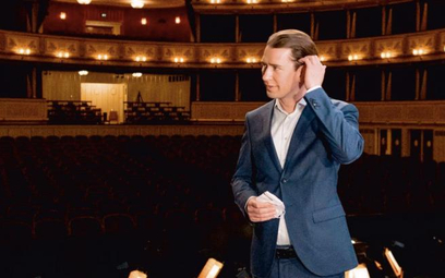 Kanclerz Sebastian Kurz na scenie wiedeńskiej opery, która jak inne placówki kulturalne w Austrii wz