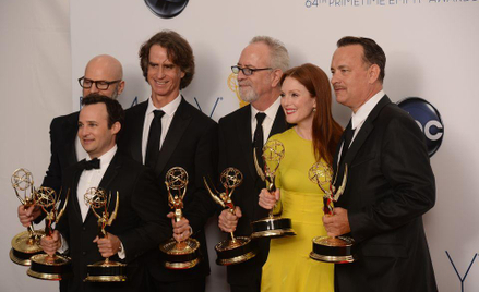 Tom Hanks, Julianne Moore, Gary Goetzman (C) Director Jay Roach (C-L) i Danny Strong