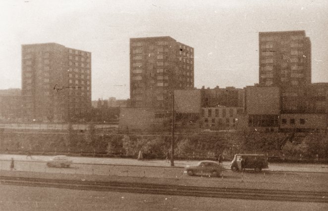 Ten kawałek Warszawy, bardzo blisko od redakcji „Rzeczpospolitej” i „Życia Warszawy” z jednej strony