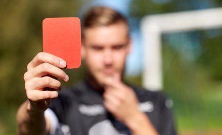 Arbitrzy sportowi chronieni niczym funkcjonariusze