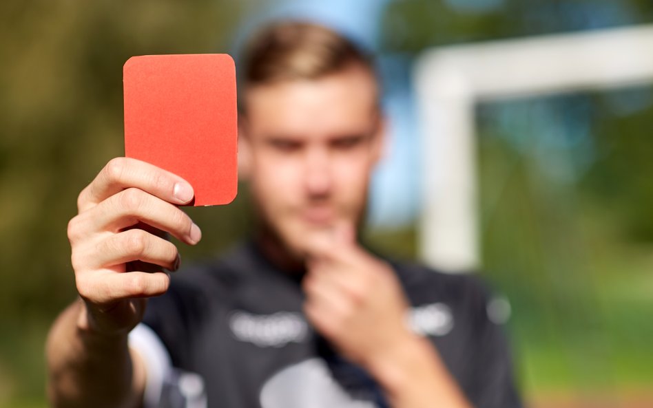 Arbitrzy sportowi chronieni niczym funkcjonariusze