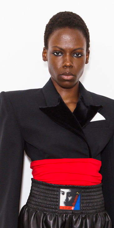 Agel Akol pierwszy raz pojawiła się na wybiegu dużego domu mody w ubiegłym roku, prezentując kolekcj