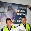 Grupa rolników okupujących Sejm. Protestujący żądają spotkania z premierem Donaldem Tuskiem