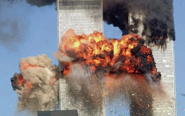 Pierwszy samolot uderzył w północną wieżę World Trade Center o 8.46. Kilkanaście minut później drugi