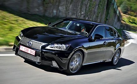 Lexus GS 450h osiąga setkę w 6 sekund, a pali niecałe 6 litrów paliwa na 100 kilometrów