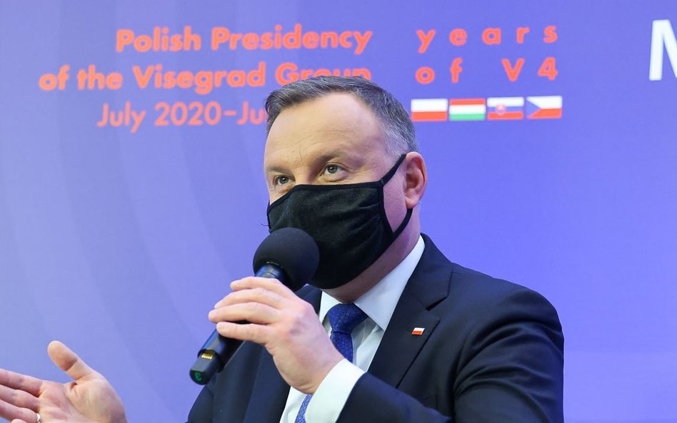 Prezydent cieszy się z ograniczenia emisji CO2. Ma powody?