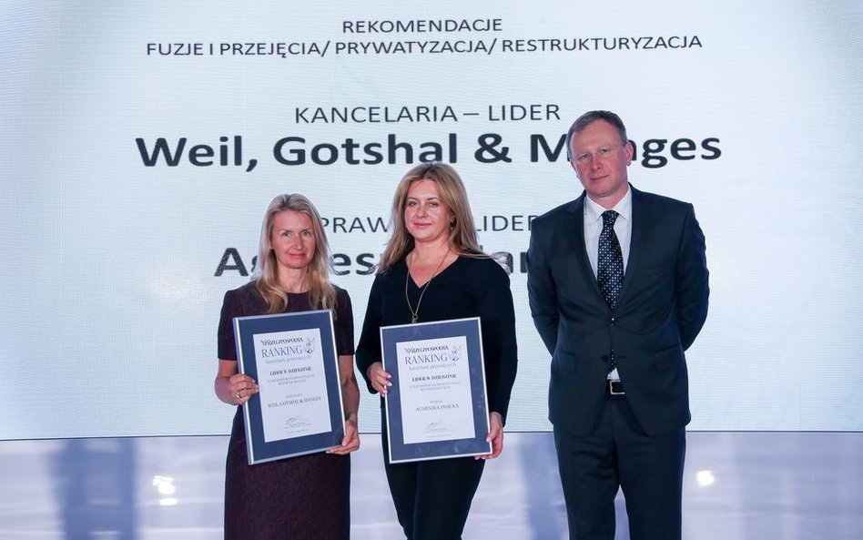 Agnieszka Janicka (w środku) i kancelaria Weil, Gotshal & Magnes - liderzy w dziedzinie fuzje i prze