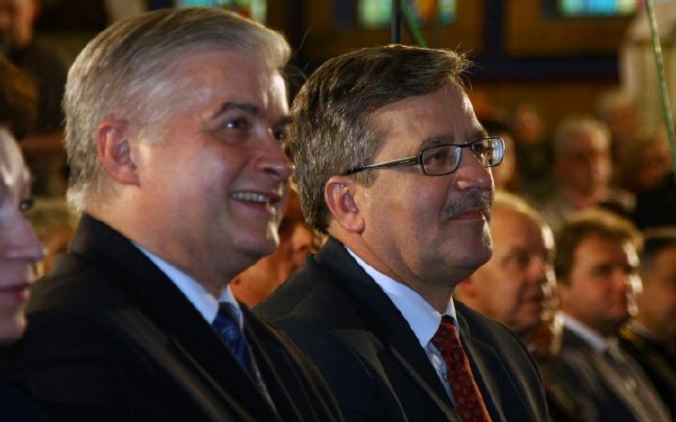 Włodzimierz Cimoszewicz i Bronisław Komorowski w maju 2010 r.