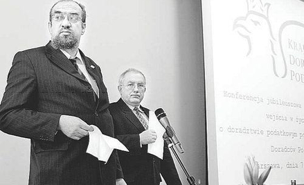 Prof. Witold Modzelewski (na zdjęciu z lewej) wielokrotnie podkreślał, że doradcy podatkowi kierują 