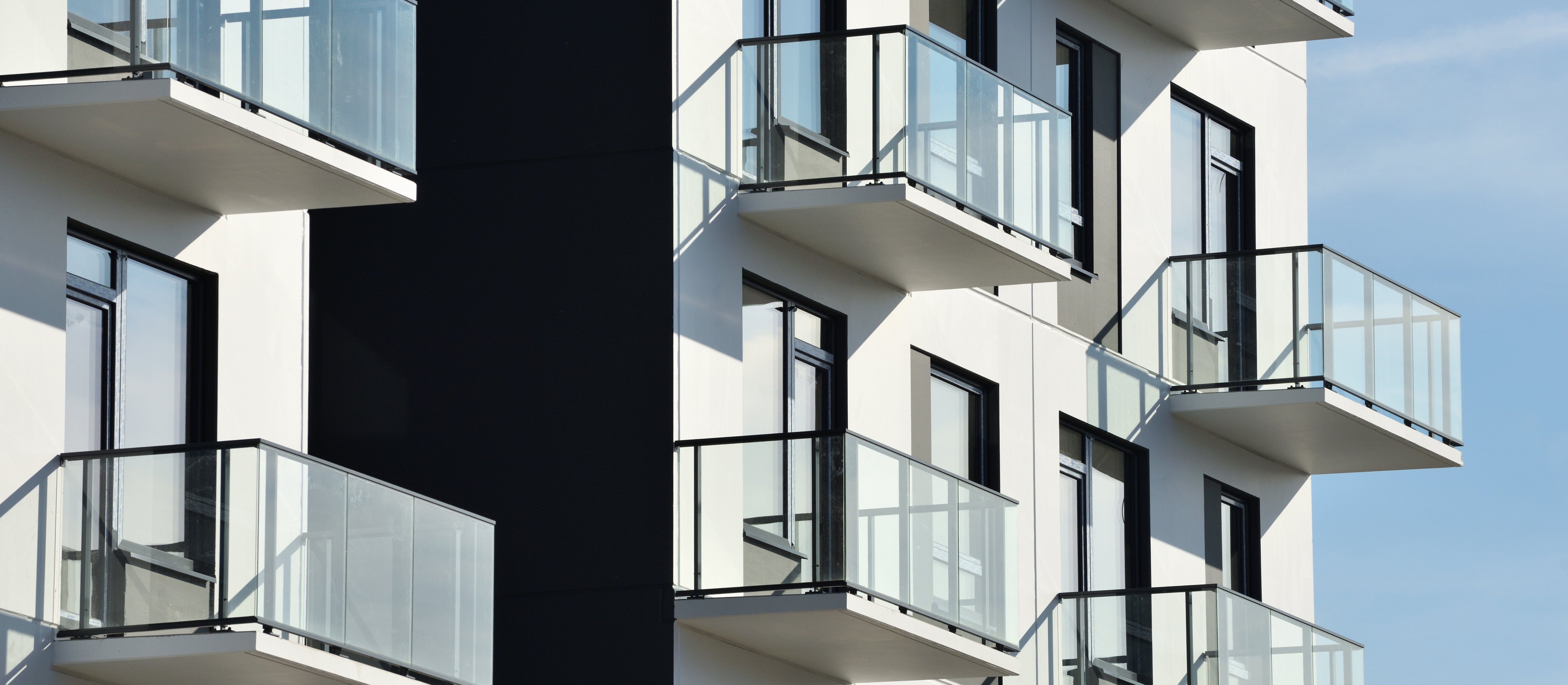 Nabywcy mieszkań będą musieli dodatkowo płacić za balkony i schody?