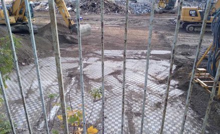 Fragment zabytkowej posadzki odsłoniętej w czasie prac przy ulicy Pańskiej