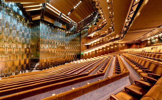 Częścią Barbican Centre jest między innymi sala koncertowa.