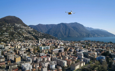 Szwajcarska poczta testowo dostarcza szpitalom w Zurychu
i Lugano przesyłki medyczne, m.in. próbki k