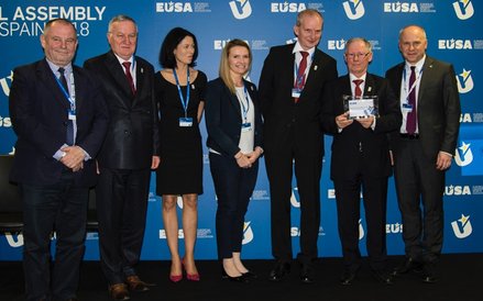 Polska delegacja na zgromadzeniu ogólnym EUSA. Drugi od prawej prof. Sławomir Wiak, rektor Politechn