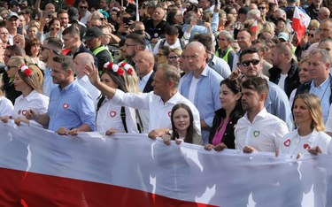 Przewodniczący Platformy Obywatelskiej Donald Tusk, wiceprzewodniczący PO Rafał Trzaskowski i kandyd