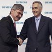 Joe Kaeser - z lewej - nowy prezes Siemensa i ustepujący prezes Peter Loescher
