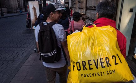 Forever 21 ma kłopoty. Sieć rozpoczyna restrukturyzację, by uniknąć bankructwa