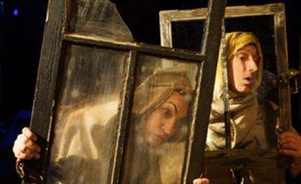 Chór w „Dziadach Noc I” Teatru Wierszalin.