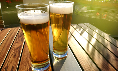 Polskie piwo z nalewaka trudno kupić zagranicą. Sprzedajemy tam głównie piwo w puszkach.