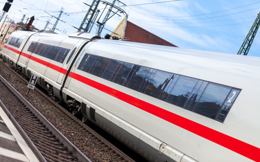Atak nożownika w pociągu w Niemczech. Dwie osoby nie żyją