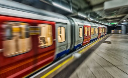 Metro rozgrzewa kampanię wyborczą. W Szwecji