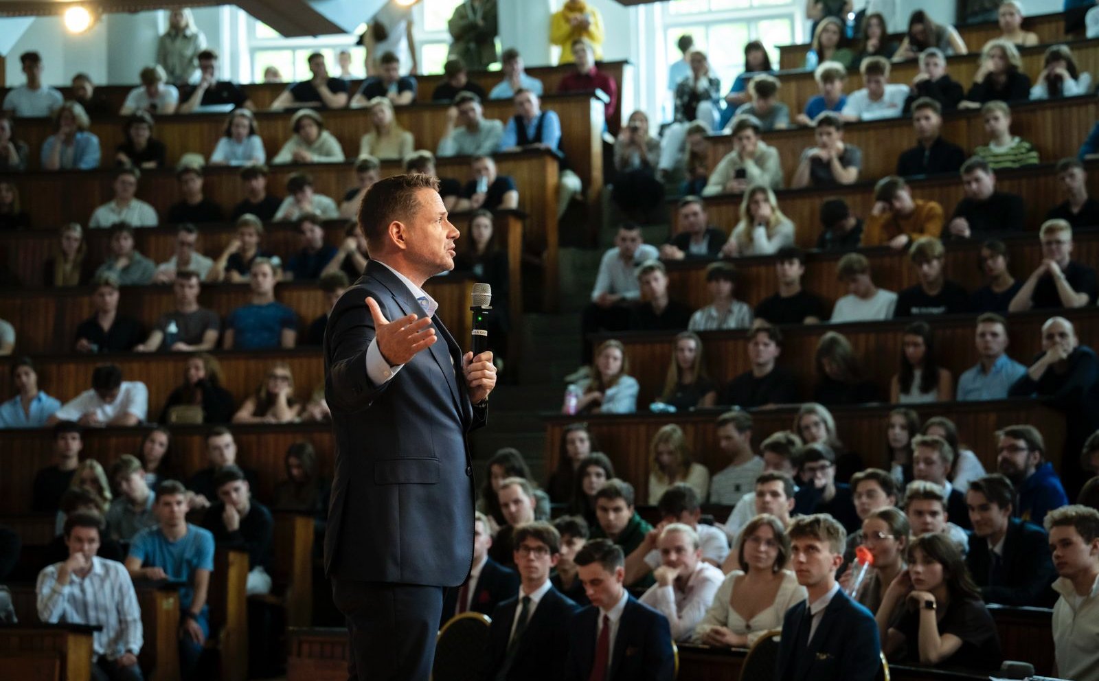 Bezsilność sztabu Trzaskowskiego, kosztowne błędy polityków PO i niejasna rola Tuska