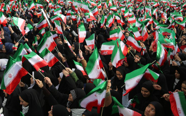 Irańczycy na ulicach świętują rewolucję