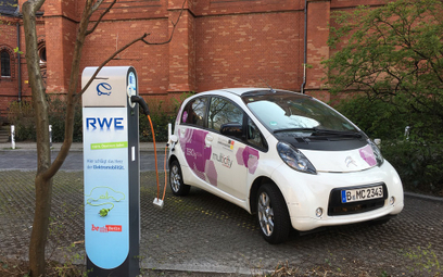 W Niemczech sprzedaż elektryków też idzie jak po grudzie