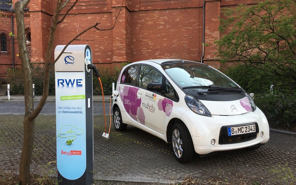 W Niemczech sprzedaż elektryków też idzie jak po grudzie